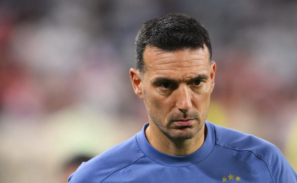 Scaloni busca equilíbrio na Argentina e avalia mudança de esquema para enfrentar a Inglaterra na Copa