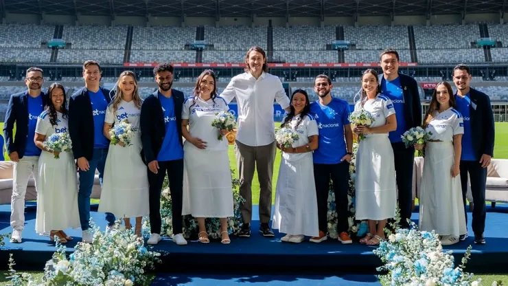 Casais do Cruzeiro vivem cerimônia especial no Mineirão. Foto: Thales Canaan