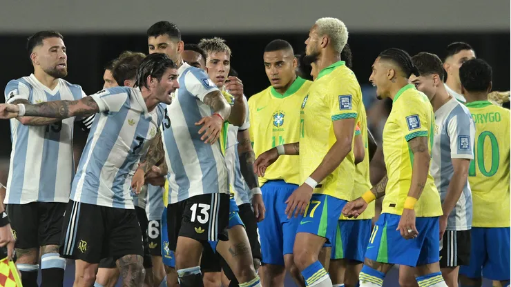 BUENOS AIRES, ARGENTINA - MARCH 25: Rodrigo De Paul of Argentina argues with payers of Brazil during the South of American FIFA World Cup 2026 Qualifier between Argentina and Brazil at Estadio Más Monumental Antonio Vespucio Liberti on March 25, 2025 in Buenos Aires, Argentina. (Photo by Marcelo Endelli/Getty Images)