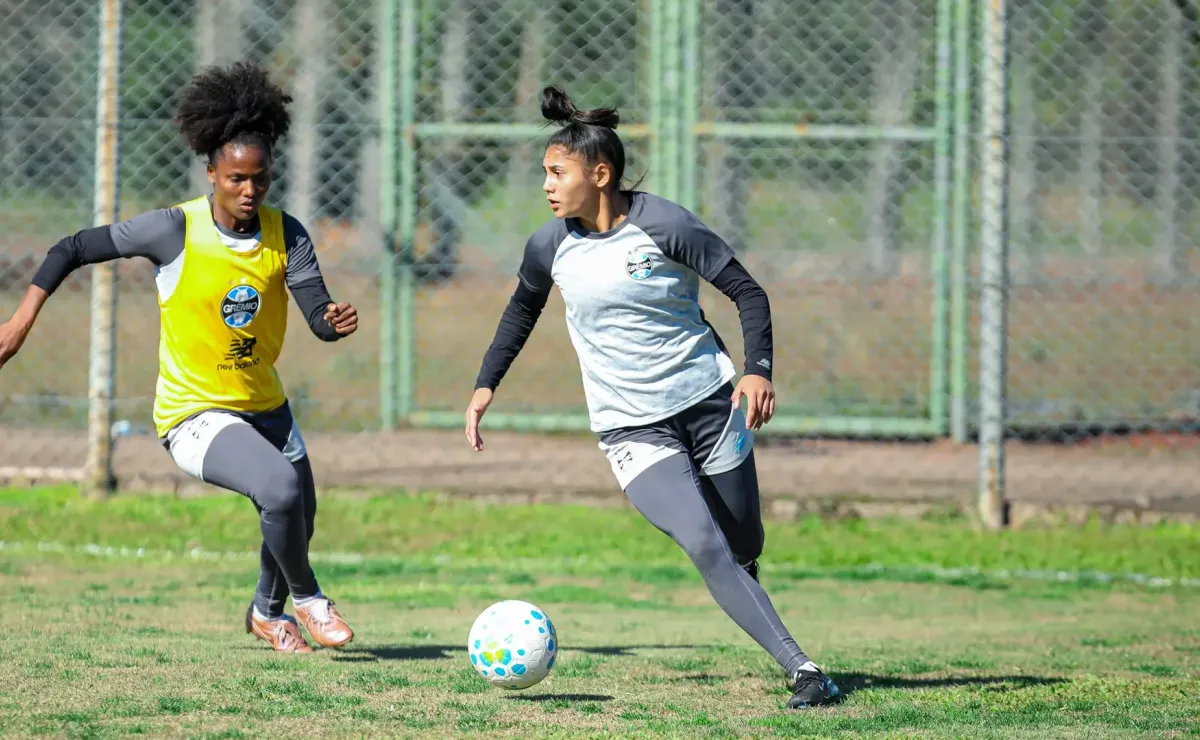 Gisele volta a treinar no Grêmio e vira opção para a sequência da temporada
