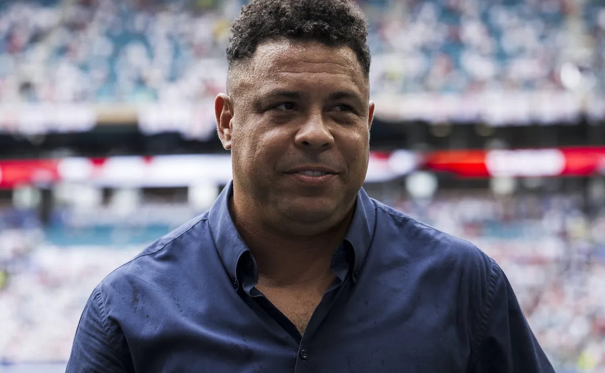 Ronaldo Fenômeno pede que Neymar adie decisão de aposentadoria da Seleção Brasileira