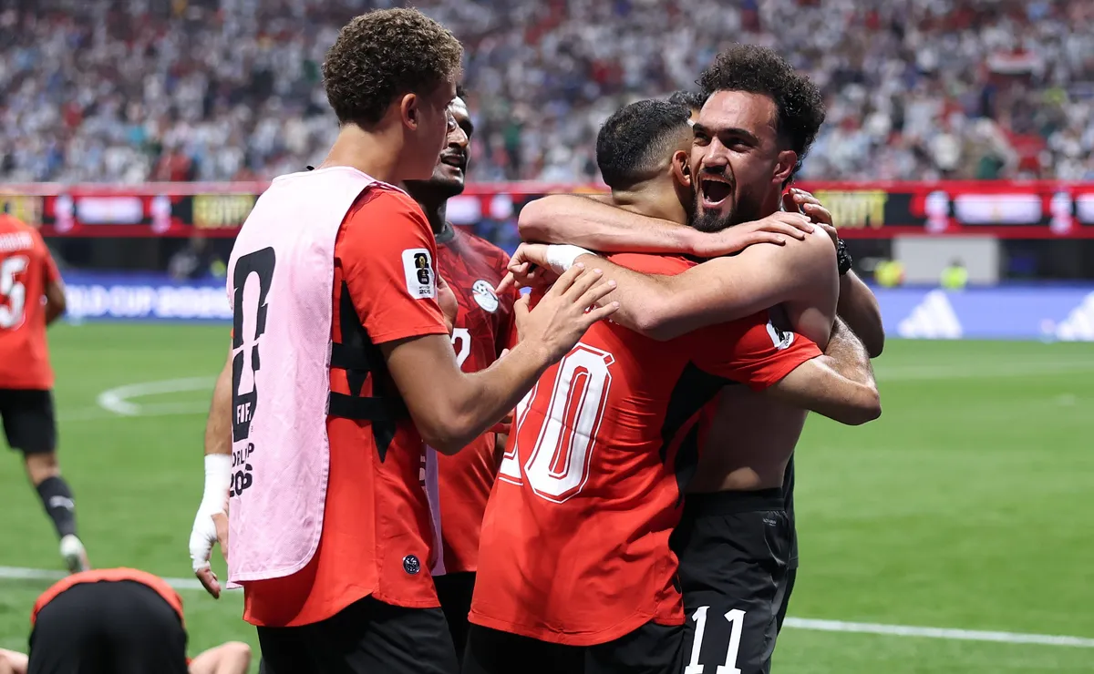 Seleção do Egito é recebida por milhares de torcedores após campanha histórica na Copa do Mundo