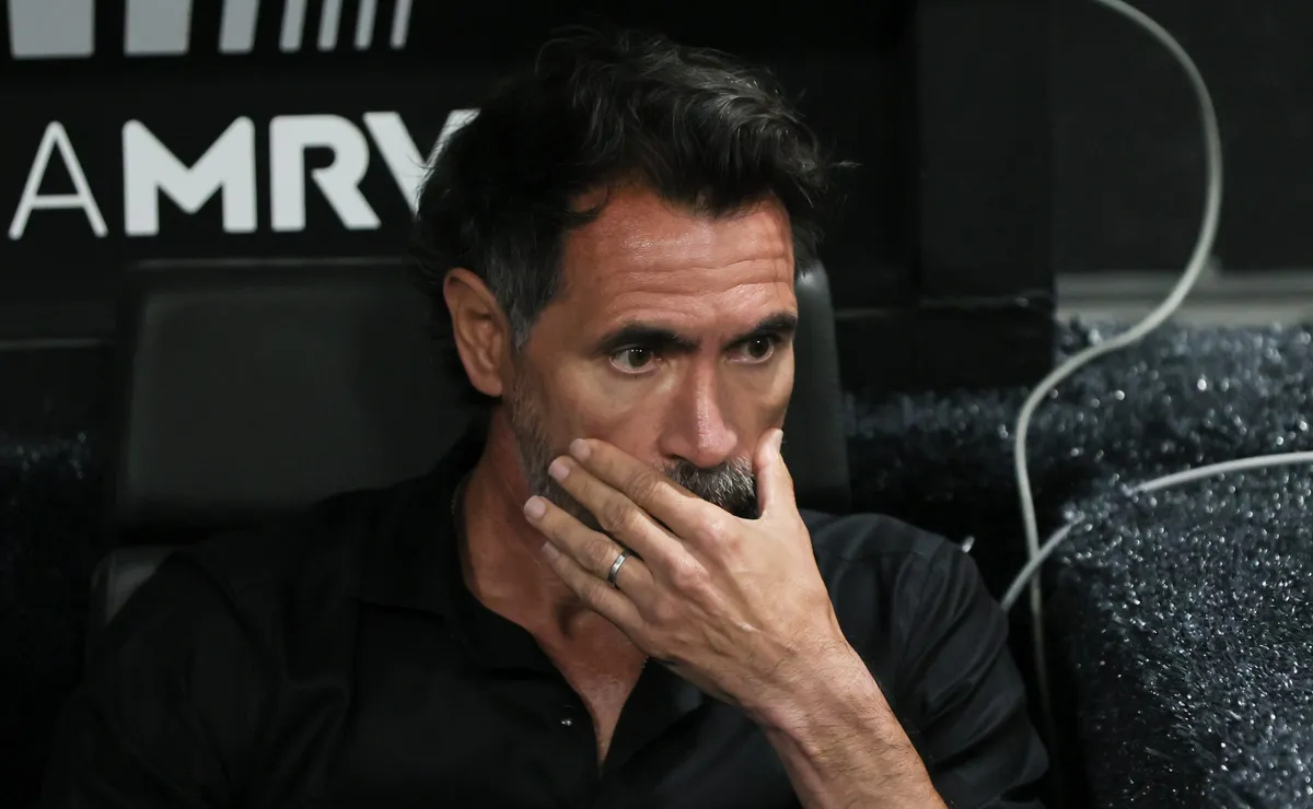 Eduardo Domínguez está insatisfeito com a falta de reforços no Atlético-MG, diz Heverton Guimarães