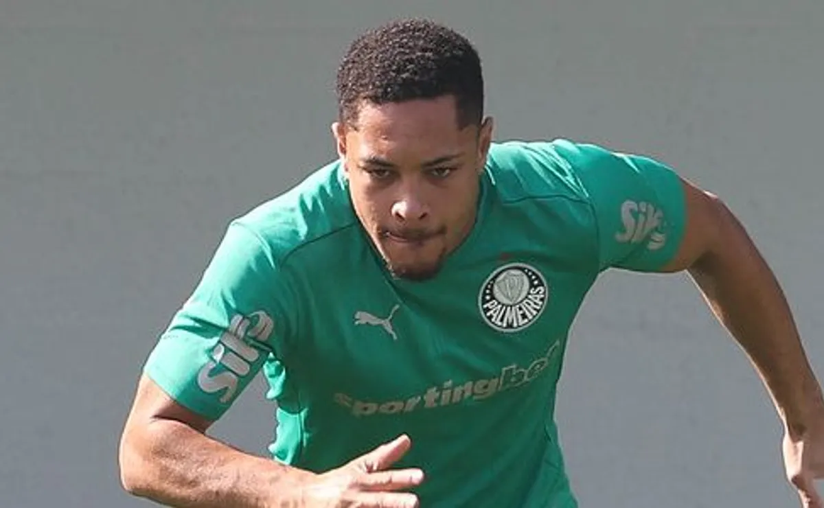 Vitor Roque pode reforçar o Palmeiras na primeira partida após a Copa do Mundo