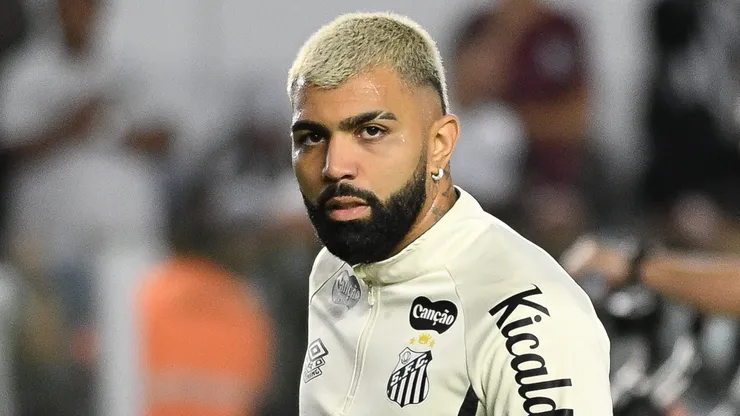 Gabigol jogador do Santos durante aquecimento antes da partida contra o Vitoria no estadio Vila Belmiro pelo campeonato Brasileiro A 2026.