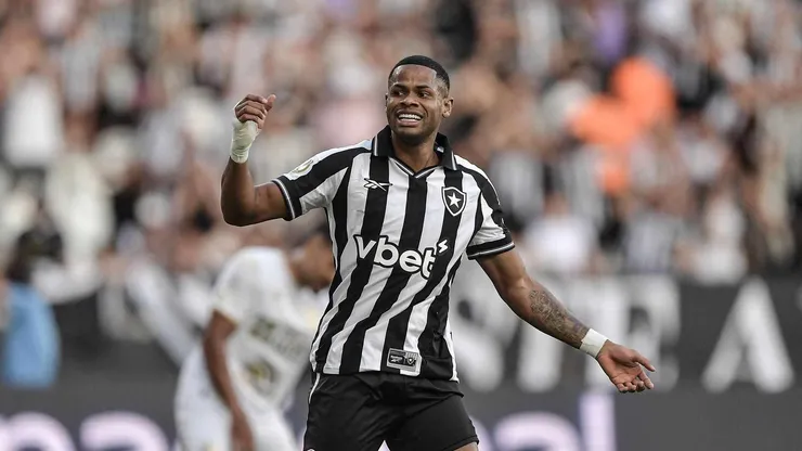 Júnior Santos, do Botafogo. Crédito: Thiago Ribeiro / AGIF / Alamy.
