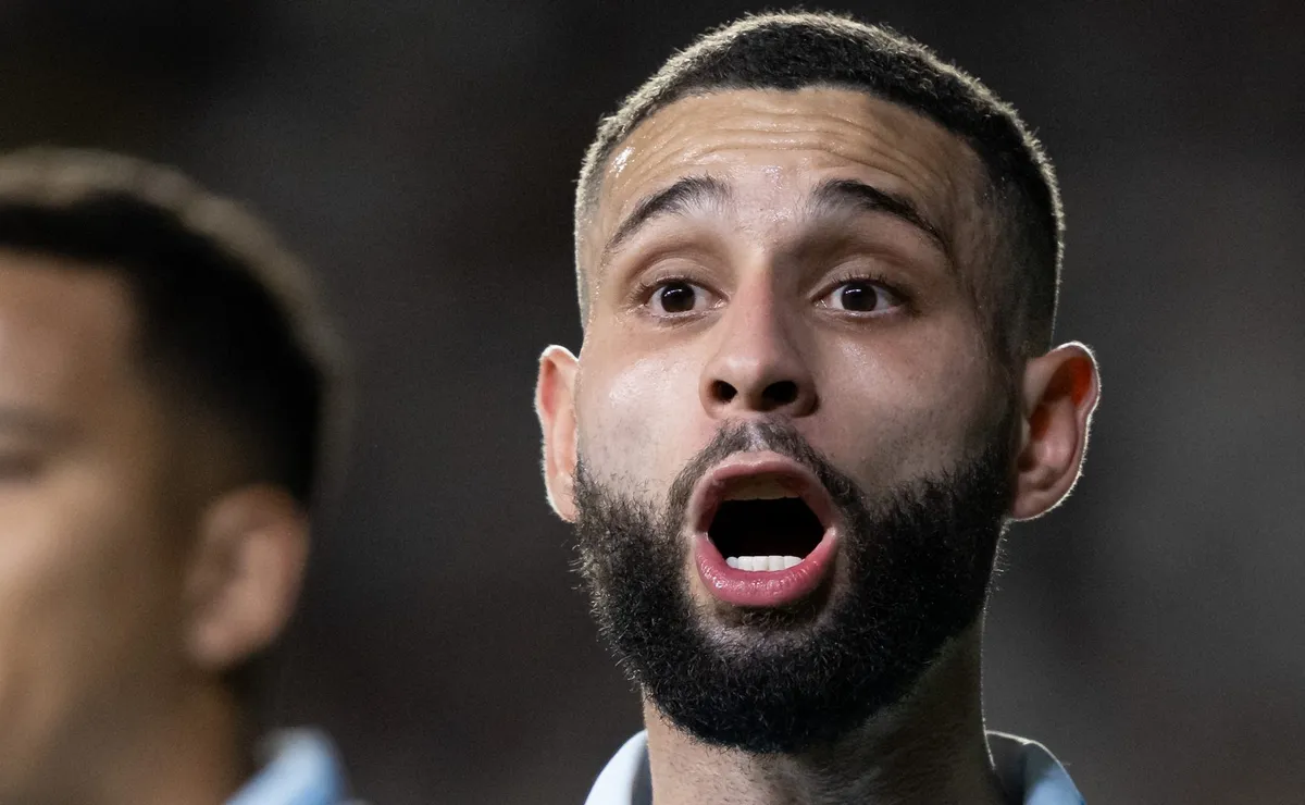 Athletico-PR quer anunciar contratação de novo zagueiro e faz contato por Wagner Leonardo, do Grêmio