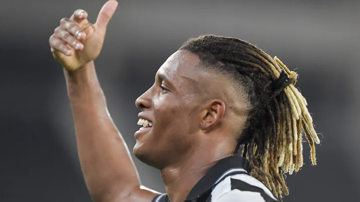 Danilo em campo pelo Botafogo.