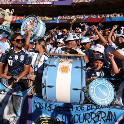 Torcida da Argentina organiza bandeiraço antes da semifinal da Copa
