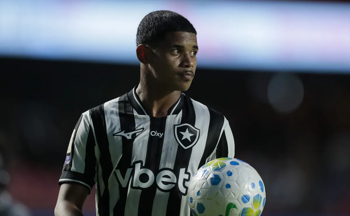 Remo toma atitude e renova empréstimo de Kadu ao Botafogo e ajusta valor da opção de compra