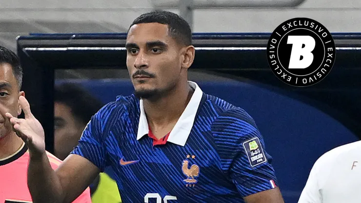 Maxence Lacroix entra em campo durante a partida da semifinal da Copa do Mundo entre França e Espanha. (Photo by Shaun Botterill/Getty Images)