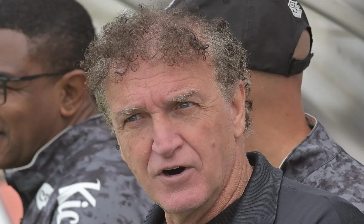 Cuca define escalação provável do Santos com Rony e Gabriel Menino para enfrentar o Botafogo