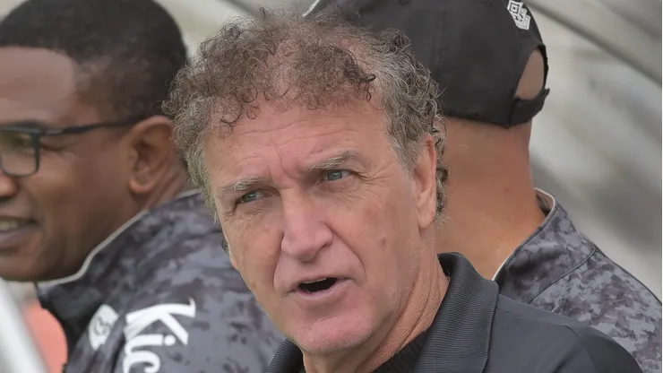 Cuca durante amistoso do Peixe no Pacaembu.