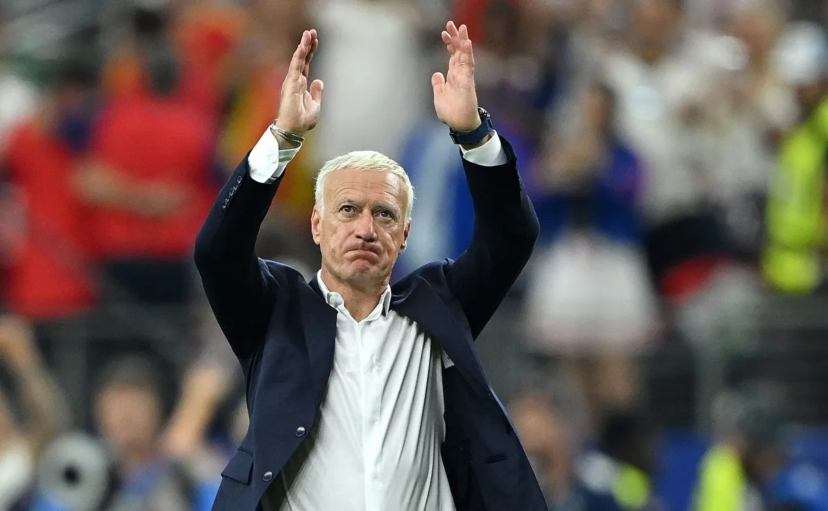 Deschamps perde a linha com a arbitragem de França x Espanha e foge de perguntas sobre demissão