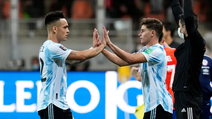 Lautaro e Julián Álvarez despertam e dividem protagonismo com Messi na Argentina - Foto Esteban Felix-PoolGetty Images