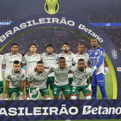 Compare o desempenho atual dos clubes com o de 2025
