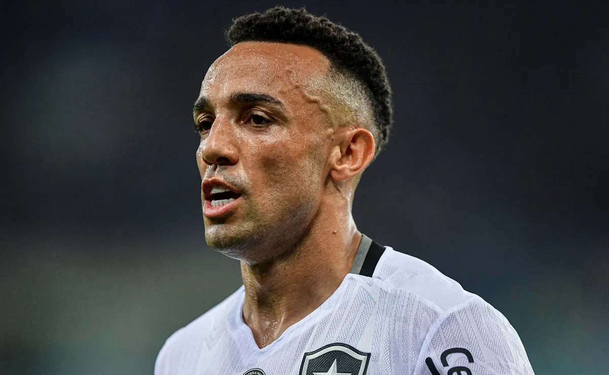 Marçal convoca torcida do Botafogo por apoio no Brasileiro e mira renovação