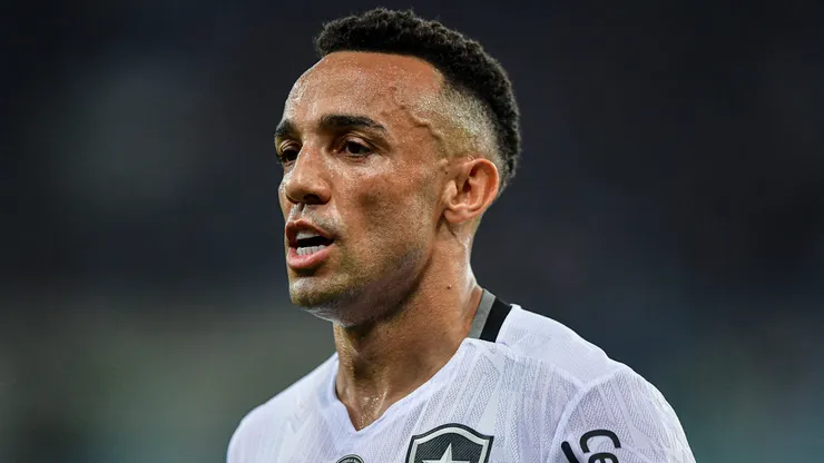 Marcal jogador do Botafogo durante partida contra o Fluminense no estadio Maracana pelo campeonato Brasileiro A 2024.