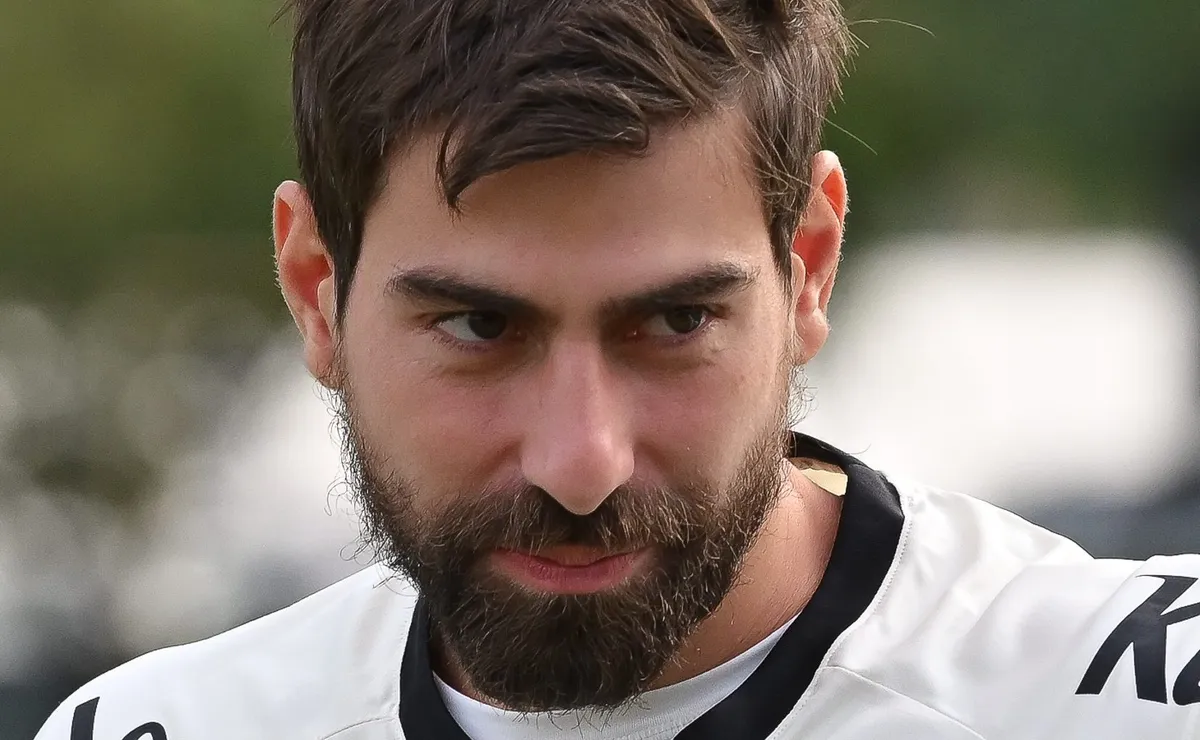 Luan Peres projeta duelo entre Botafogo x Santos na volta do Brasileirão e exalta nível do Glorioso