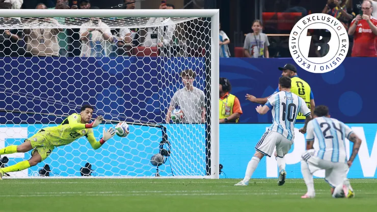 Mostafa Shoubir defende cobrança de Messi - Foto: Elsa/Getty Images.
