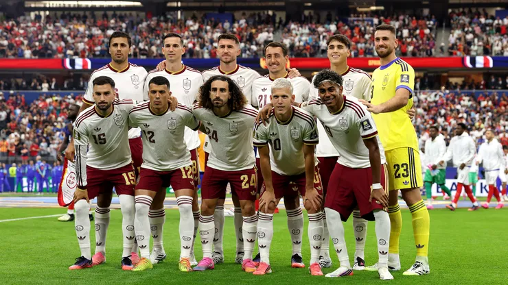 Jogadores da Espanha antes da semifinal contra a França - Foto: Florencia Tan Jun/Getty Images