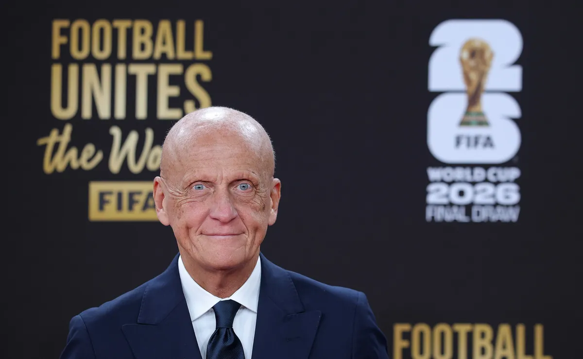 Chefe da arbitragem da Fifa rebate Deschamps e defende atuação do árbitro na semifinal