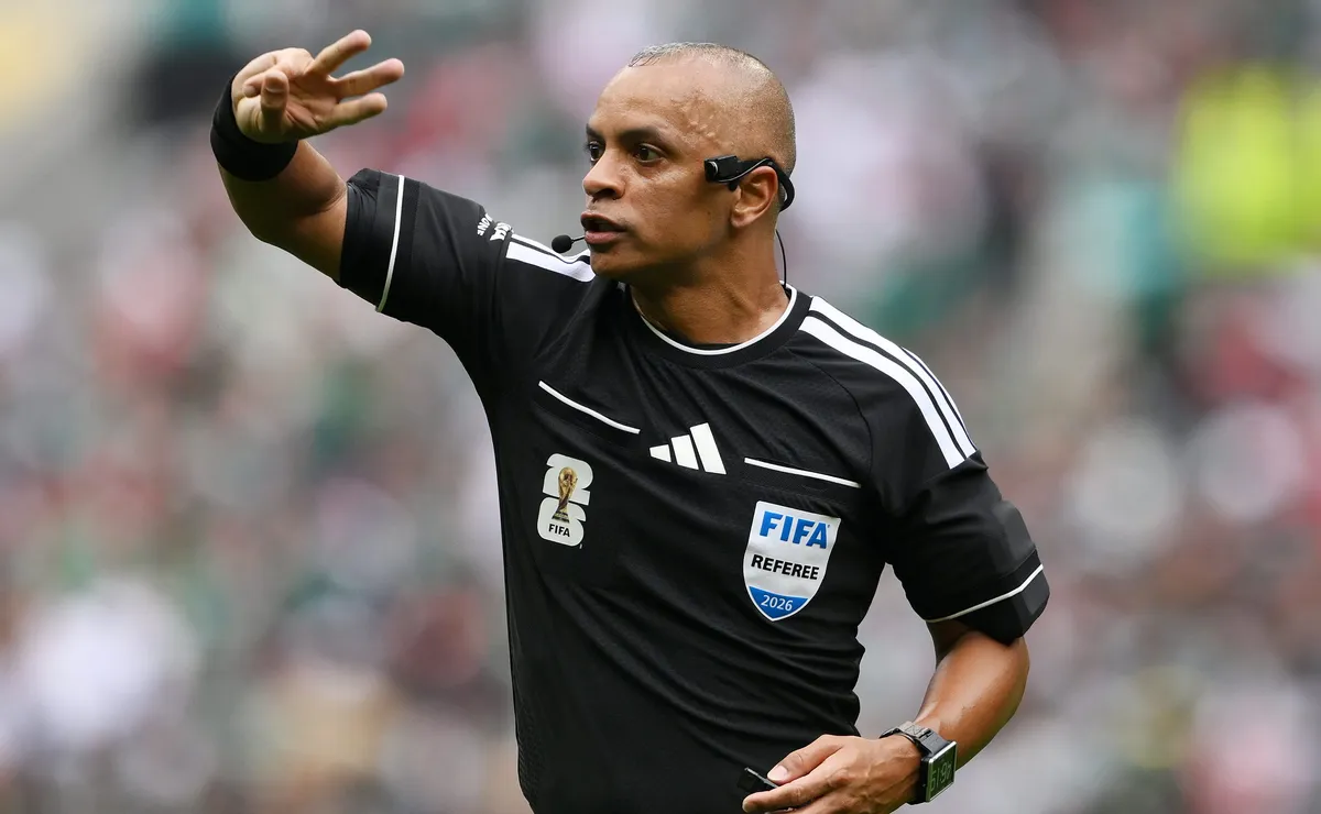 Árbitro brasileiro pode voltar a apitar uma final de Copa do Mundo após 40 anos