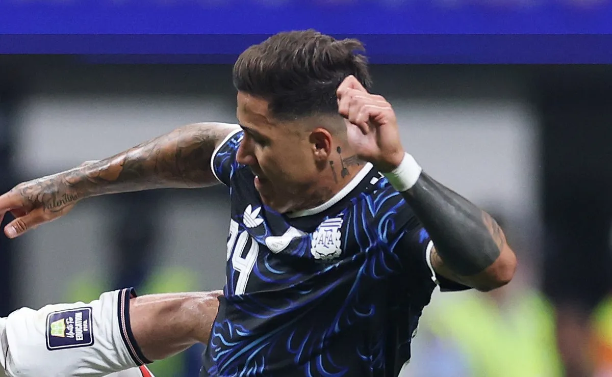 Inglaterra x Argentina: Enzo Fernández não é expulso após soco em Elliot e torcedores se revoltam