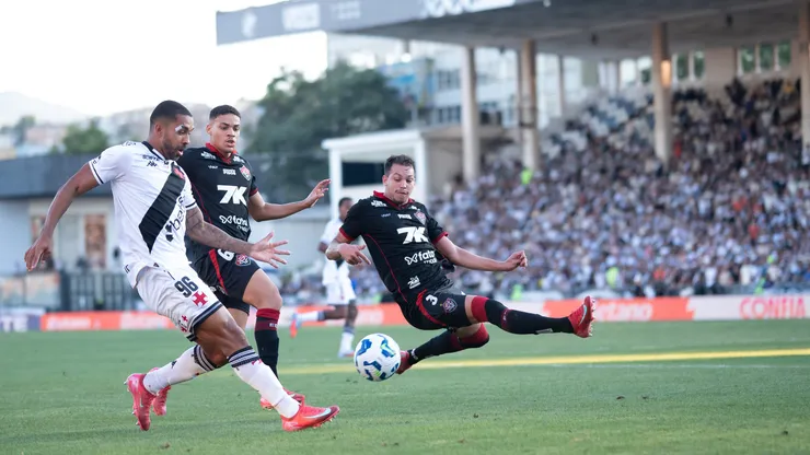 Paulo Henrique, jogador do Vasco, durante partida contra o Vitoria no estadio Sao Januario pelo campeonato Brasileiro A 2025. Foto: Jorge Rodrigues/AGIF