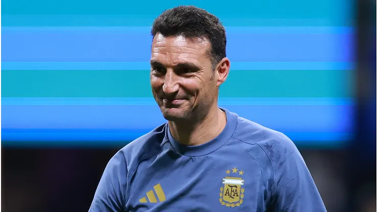Lionel Scaloni, técnico da Argentina, comemora após a vitória por 2 a 1 na partida da semifinal da Copa do Mundo contra a Inglaterra. (Photo by Elsa/Getty Images)