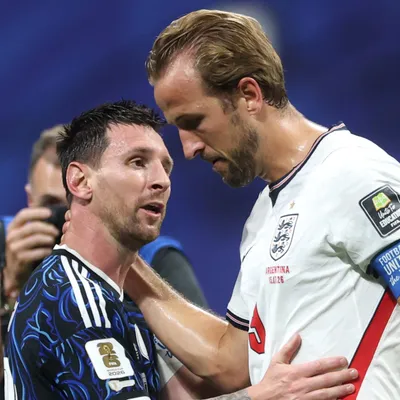 Kane cita Messi ao falar de aposentadoria da seleção: "Cedo demais"