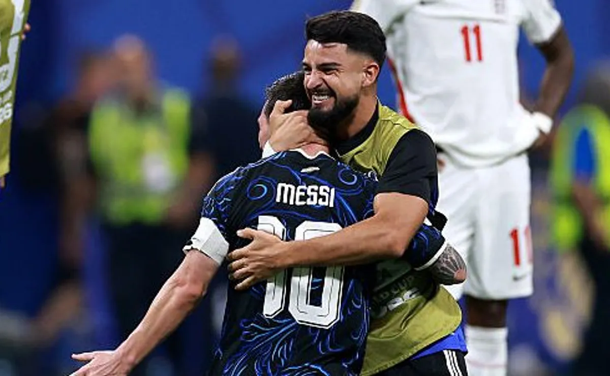 Flaco López abre o jogo sobre abraço com Messi após virada da Argentina: “Agradeci por tudo”