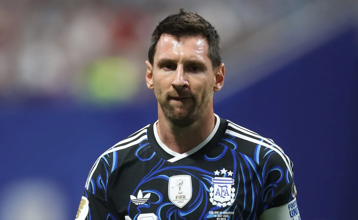 Messi supera Cristiano Ronaldo em dribles nas últimas quatro Copas após semifinal contra a Inglaterra