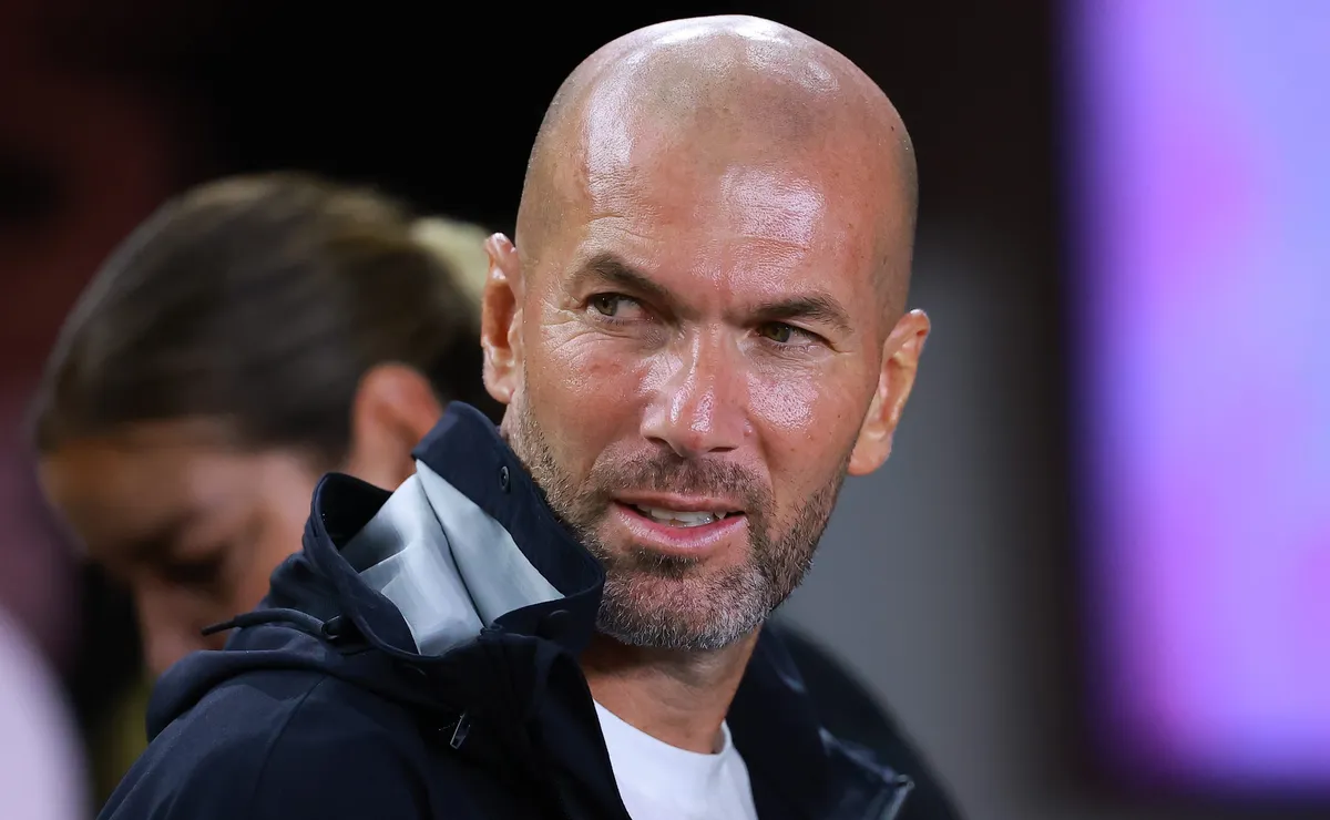 Zidane aceita salário muito inferior ao de Carlo Ancelotti e vai assinar como novo técnico da França