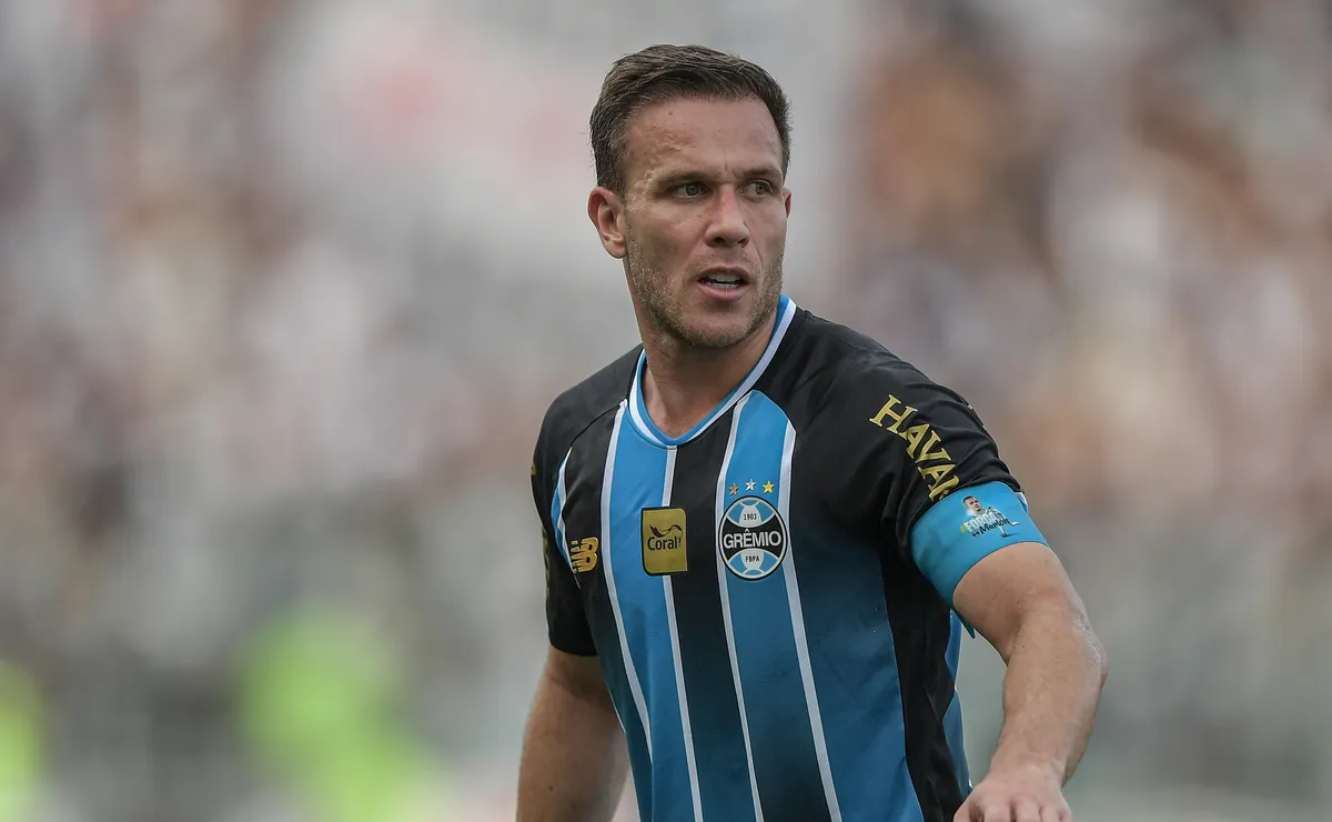 Fernando Diniz insiste em Arthur e Corinthians tenta convencer o volante ex-Grêmio a diminuir salário