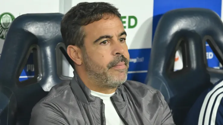 Artur Jorge tecnico do Cruzeiro durante partida contra o Palmeiras no estadio Arena Barueri pelo campeonato Brasileiro A 2026.