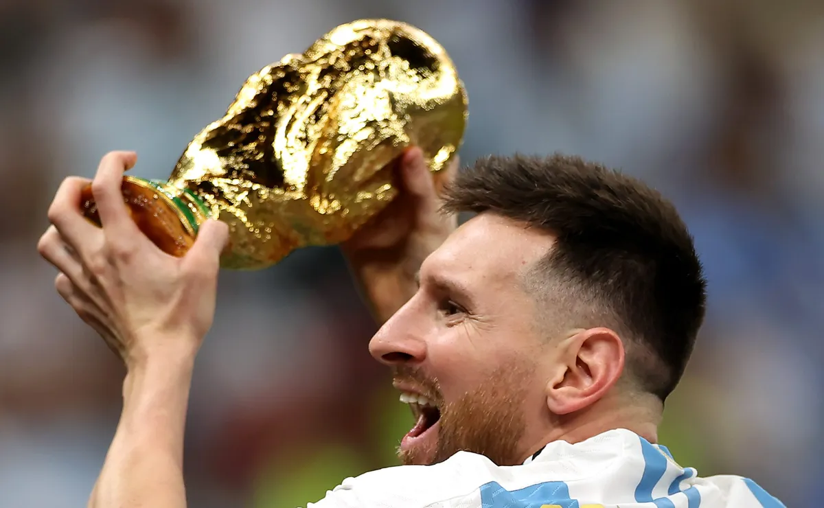 Messi melhor do mundo? Bola de Ouro explica que um jogador fora da Europa pode ganhar o prêmio