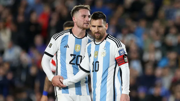 Mac Allister torce por permanência de Messi