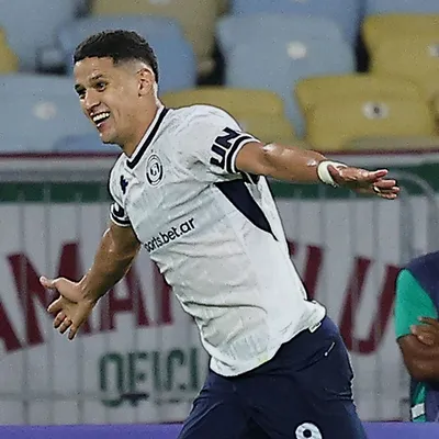 Inter acelera negociação por Alex Arce