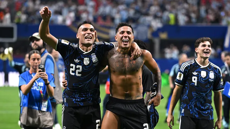 Lautaro e Enzo Fernández comemorando. (Photo by Shaun Botterill/Getty Images)