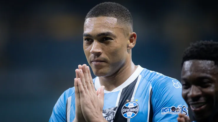 Carlos Vinícius pode mudar de ares em breve.