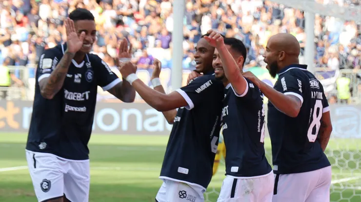 Jaja jogador do Remo comemora seu gol durante partida contra o Athletico-PR no estadio Mangueirao pelo campeonato Brasileiro A 2026. Foto: Fernando Torres/AGIF