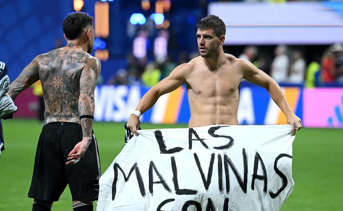 FIFA diz que Comitê Disciplinar avalia medidas após Argentina erguer faixa das Malvinas na Copa