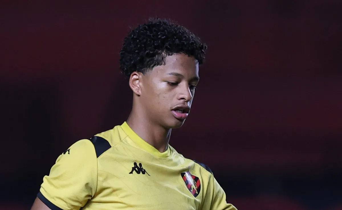 Flamengo insiste em contratação de Zé Lucas e joia já não joga mais no Sport, informa Venê Casagrande