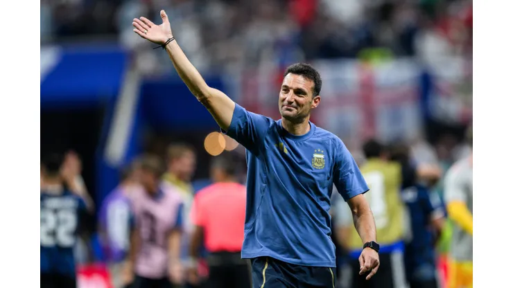 O treinador da Argentina, Lionel Scaloni, foi celebrado pela imprensa internacional após virada contra a Inglaterra na semifinal da Copa de 2026. IMAGO / Bildbyran
