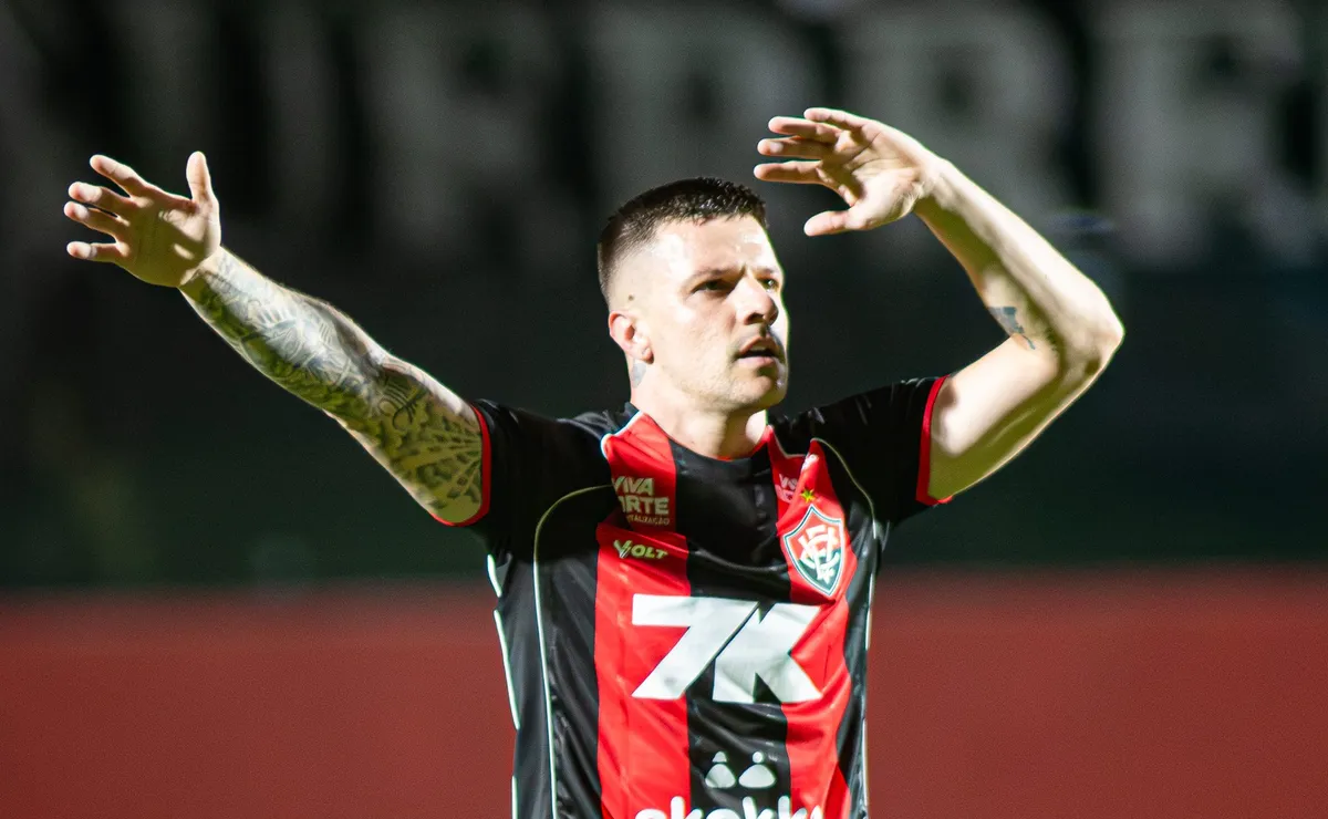 Renato Kayzer manda recado ao Vasco após marcar no Barradão e brinca com fama de carrasco