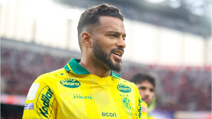 Reinaldo durante partida do Mirassol no primeiro semestre