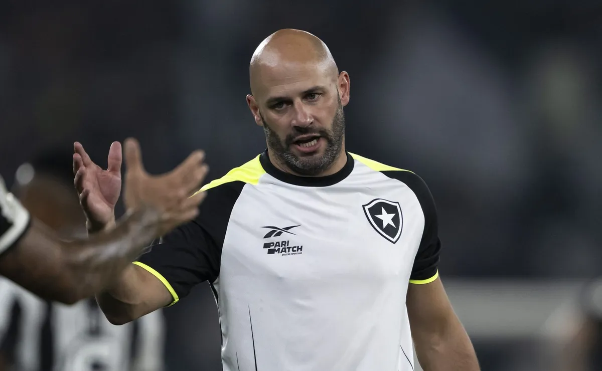 Franclim Carvalho afirma que Danilo está nos planos do Botafogo após interesse de Flamengo e Palmeiras