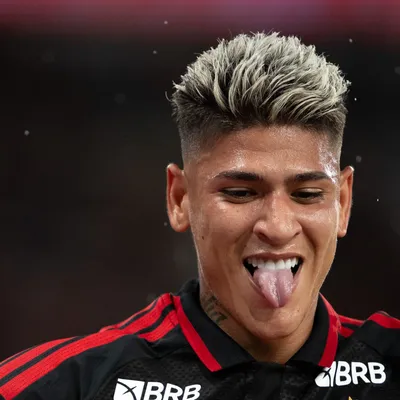 Flamengo prioriza venda de Carrascal em vez de Pulgar