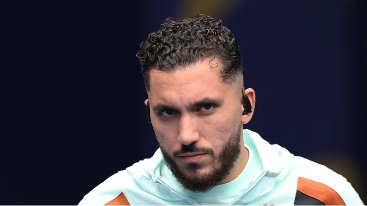 Cherki antes da partida contra a Noruega na Copa.